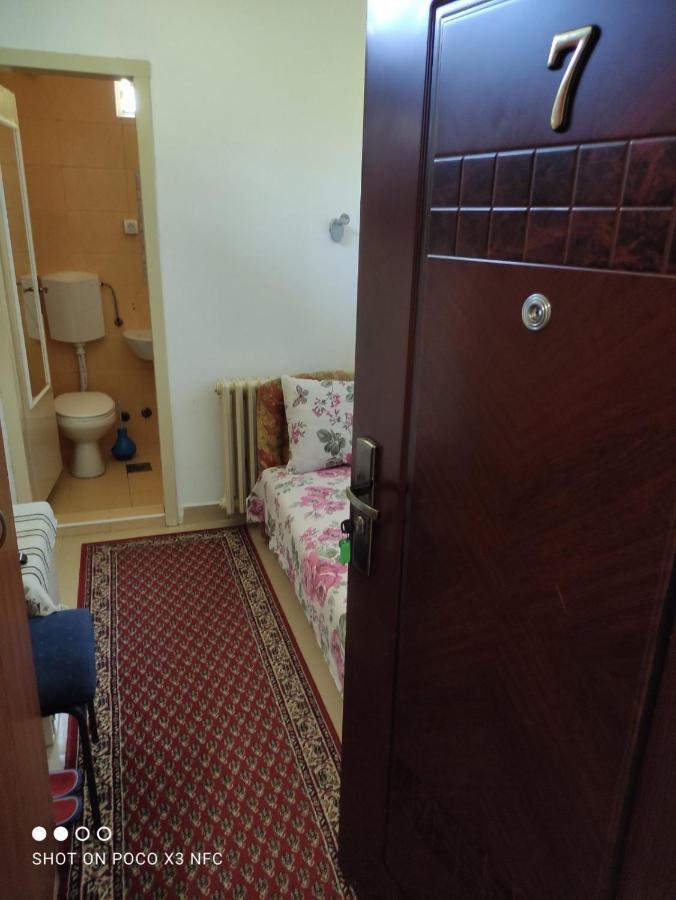 Sobe Sa Sopstvenim Kupatilom Private Rooms Bathroom In Center Novi Sad Exterior foto