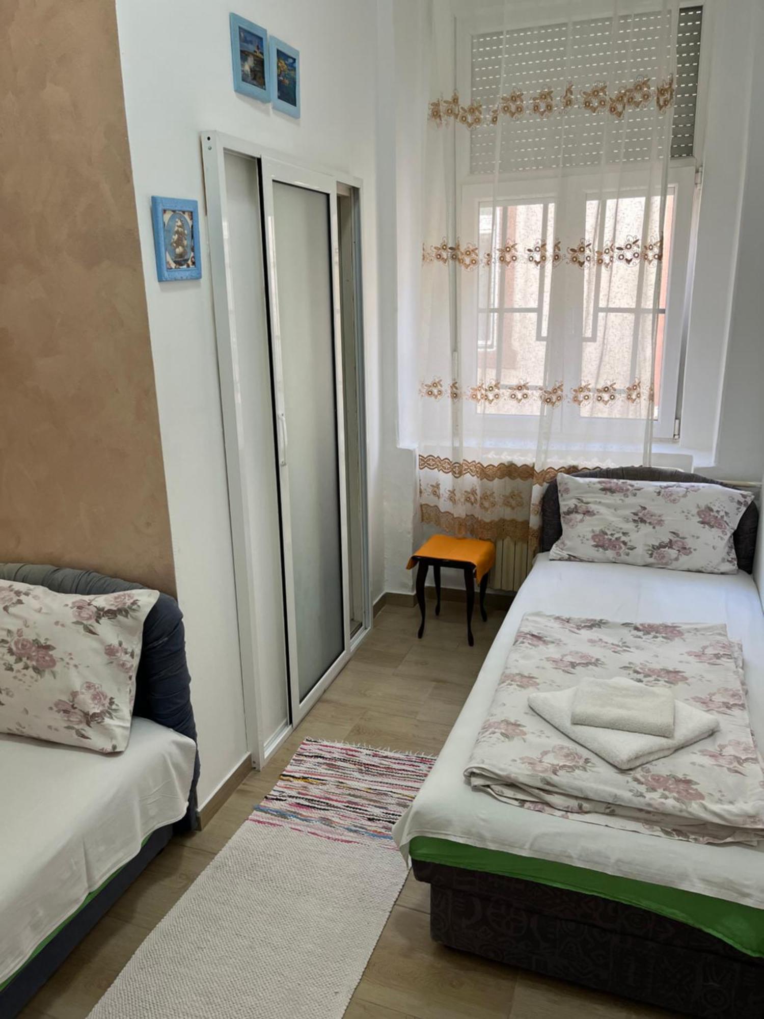 Sobe Sa Sopstvenim Kupatilom Private Rooms Bathroom In Center Novi Sad Exterior foto
