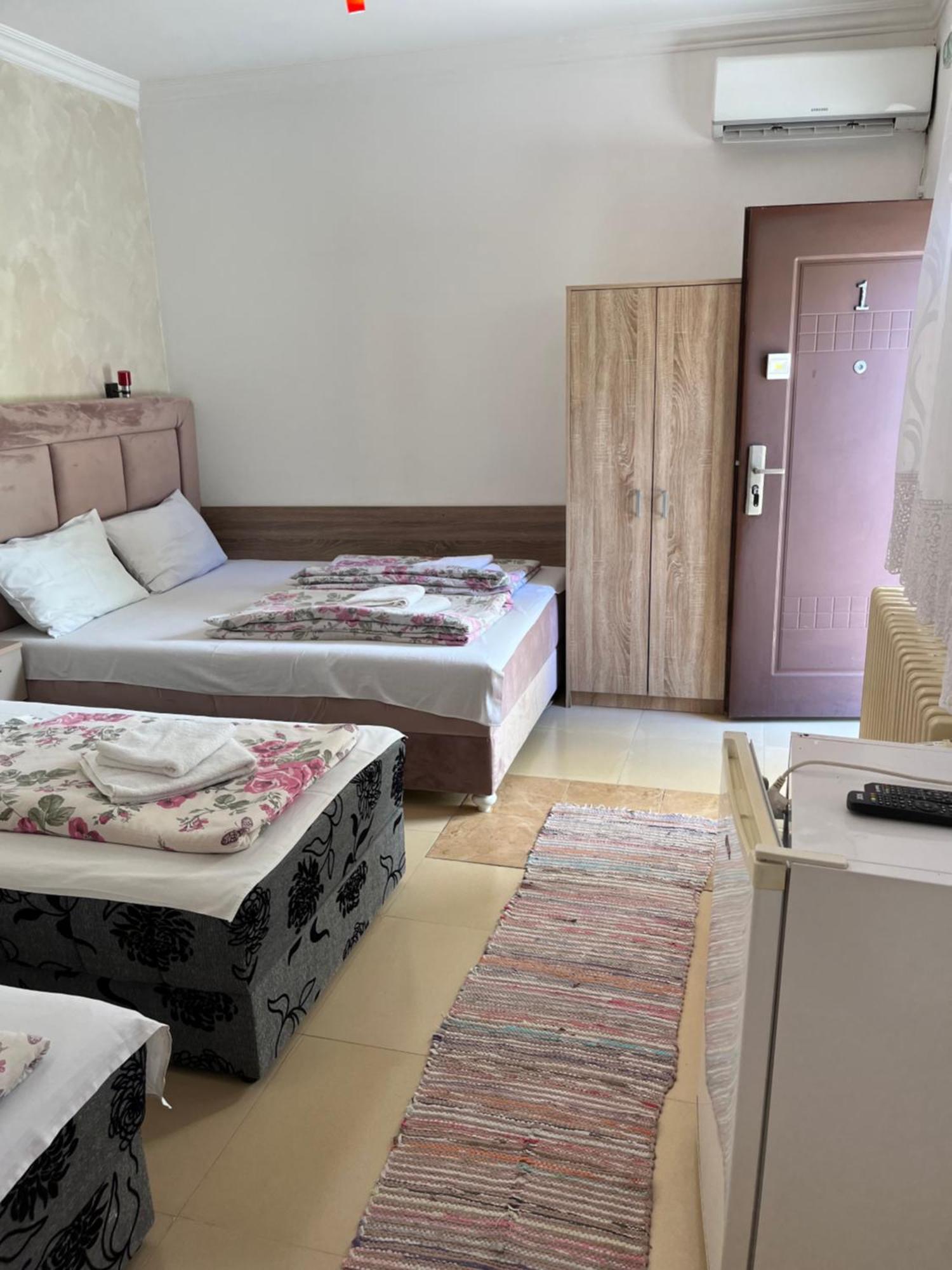 Sobe Sa Sopstvenim Kupatilom Private Rooms Bathroom In Center Novi Sad Exterior foto