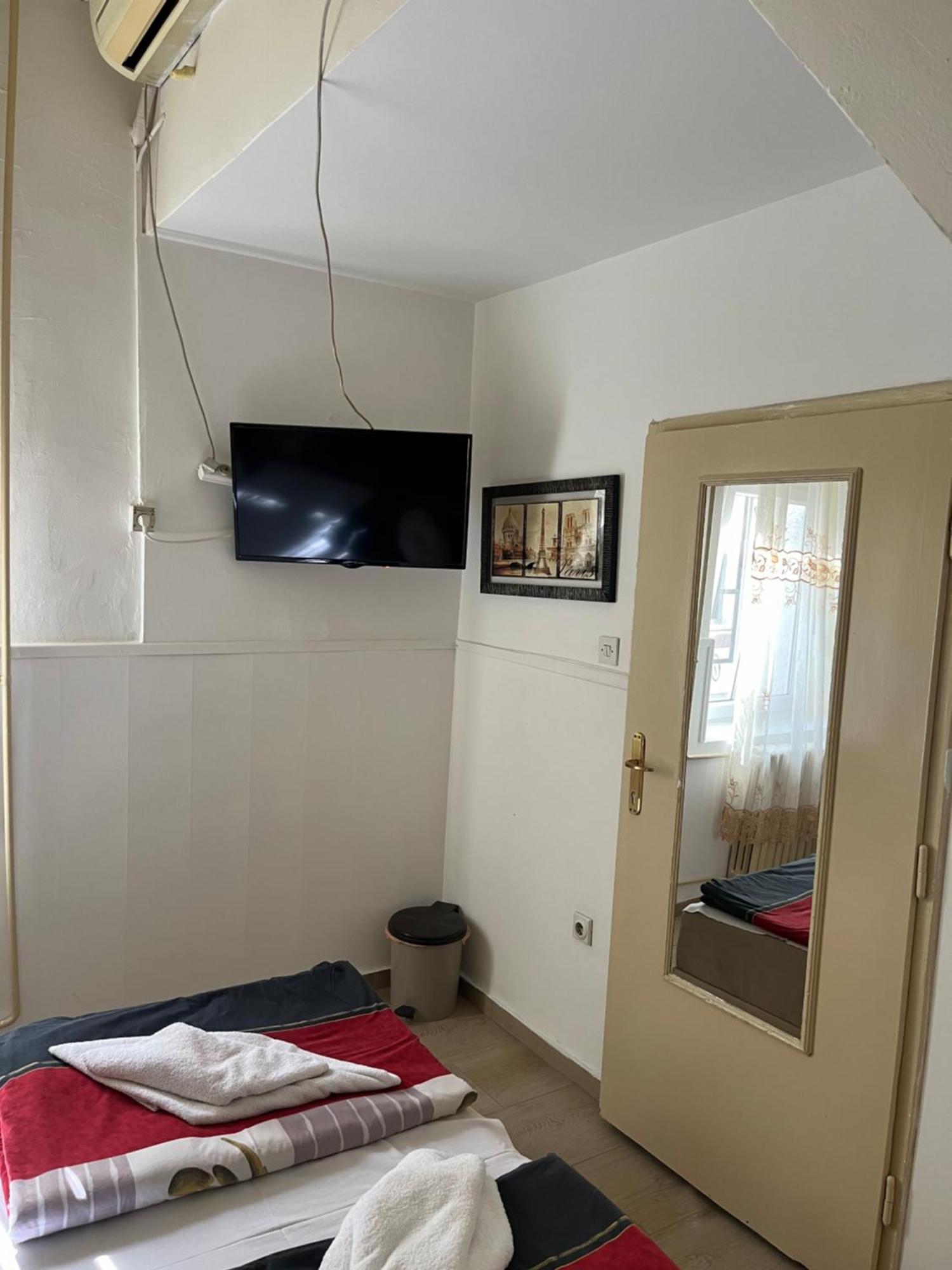 Sobe Sa Sopstvenim Kupatilom Private Rooms Bathroom In Center Novi Sad Exterior foto