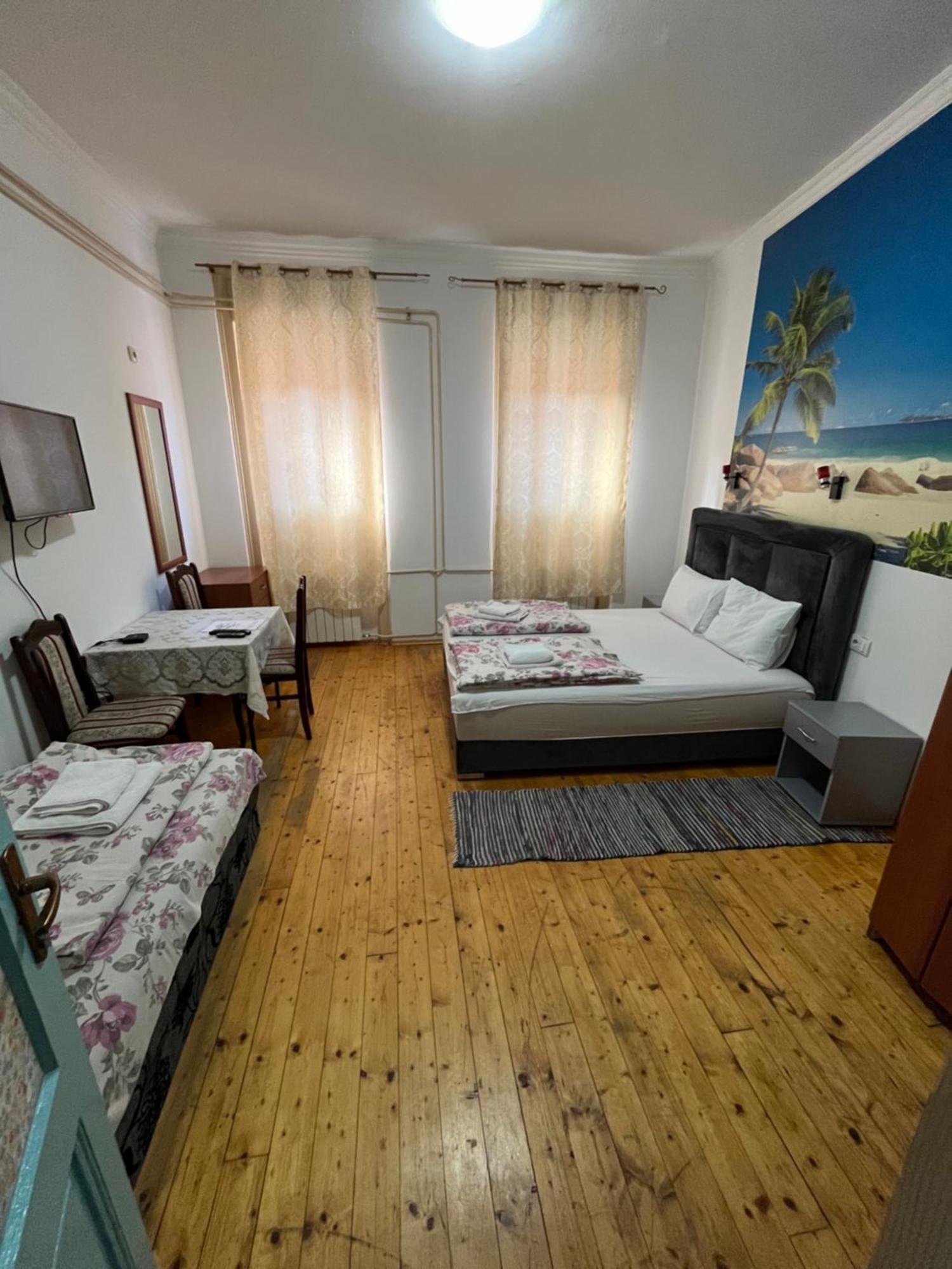 Sobe Sa Sopstvenim Kupatilom Private Rooms Bathroom In Center Novi Sad Exterior foto