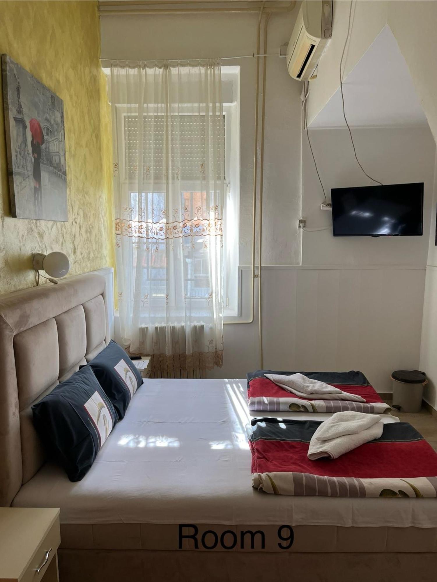 Sobe Sa Sopstvenim Kupatilom Private Rooms Bathroom In Center Novi Sad Exterior foto