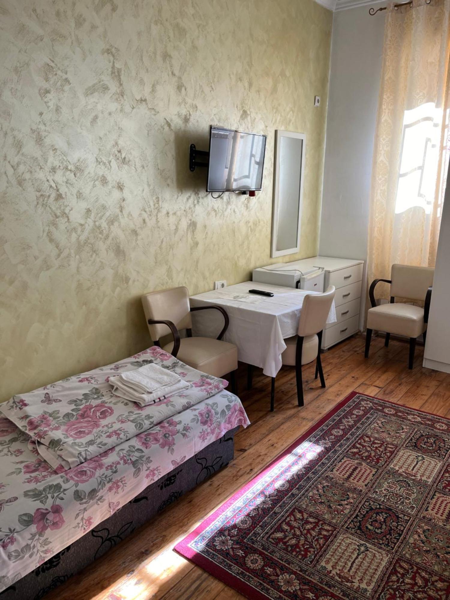 Sobe Sa Sopstvenim Kupatilom Private Rooms Bathroom In Center Novi Sad Exterior foto