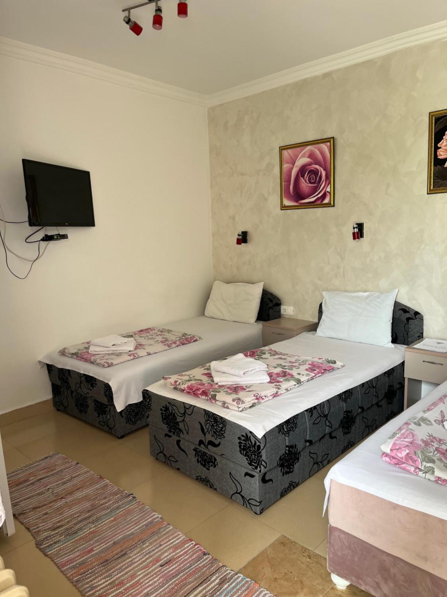 Sobe Sa Sopstvenim Kupatilom Private Rooms Bathroom In Center Novi Sad Exterior foto