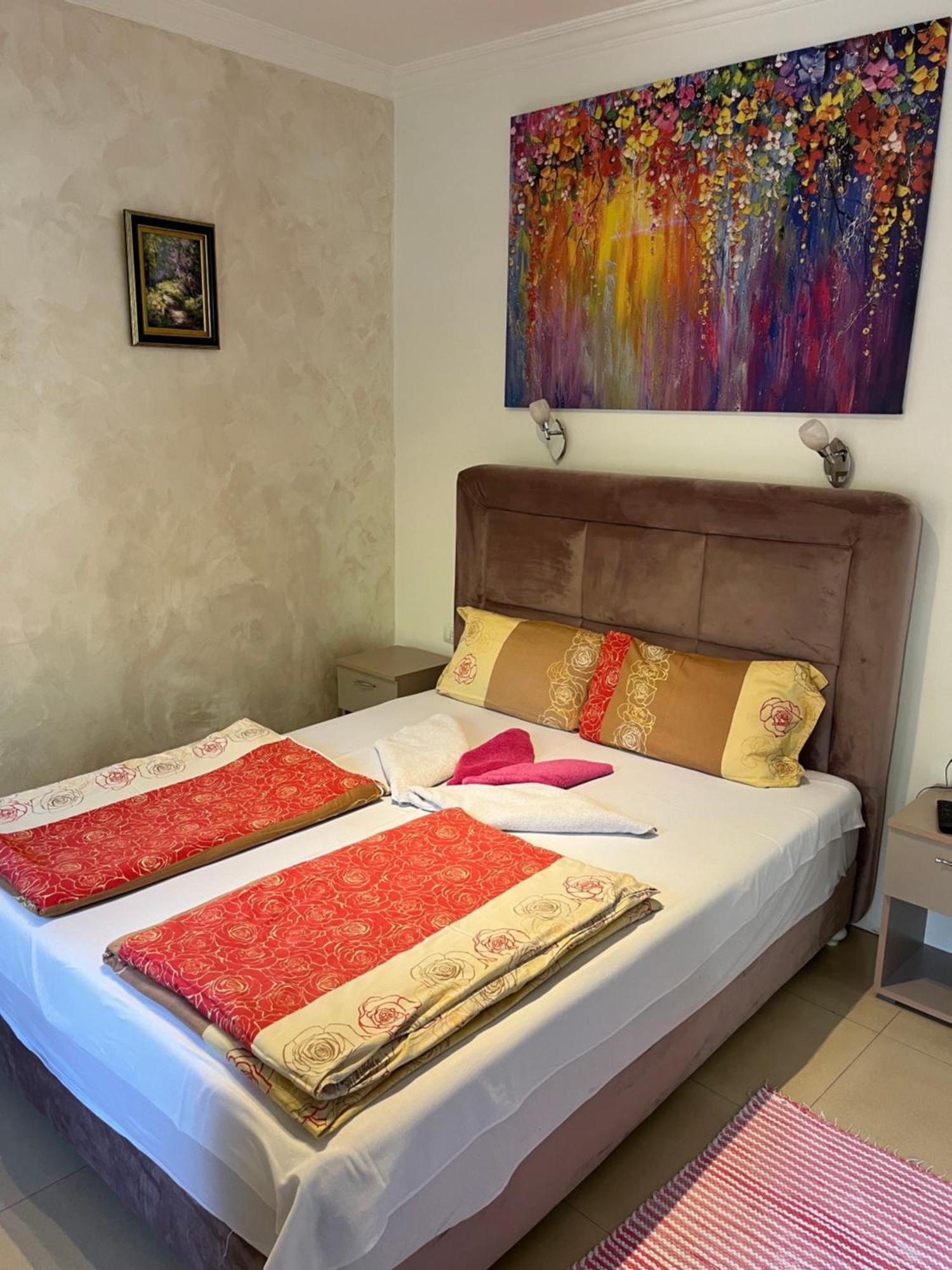 Sobe Sa Sopstvenim Kupatilom Private Rooms Bathroom In Center Novi Sad Exterior foto