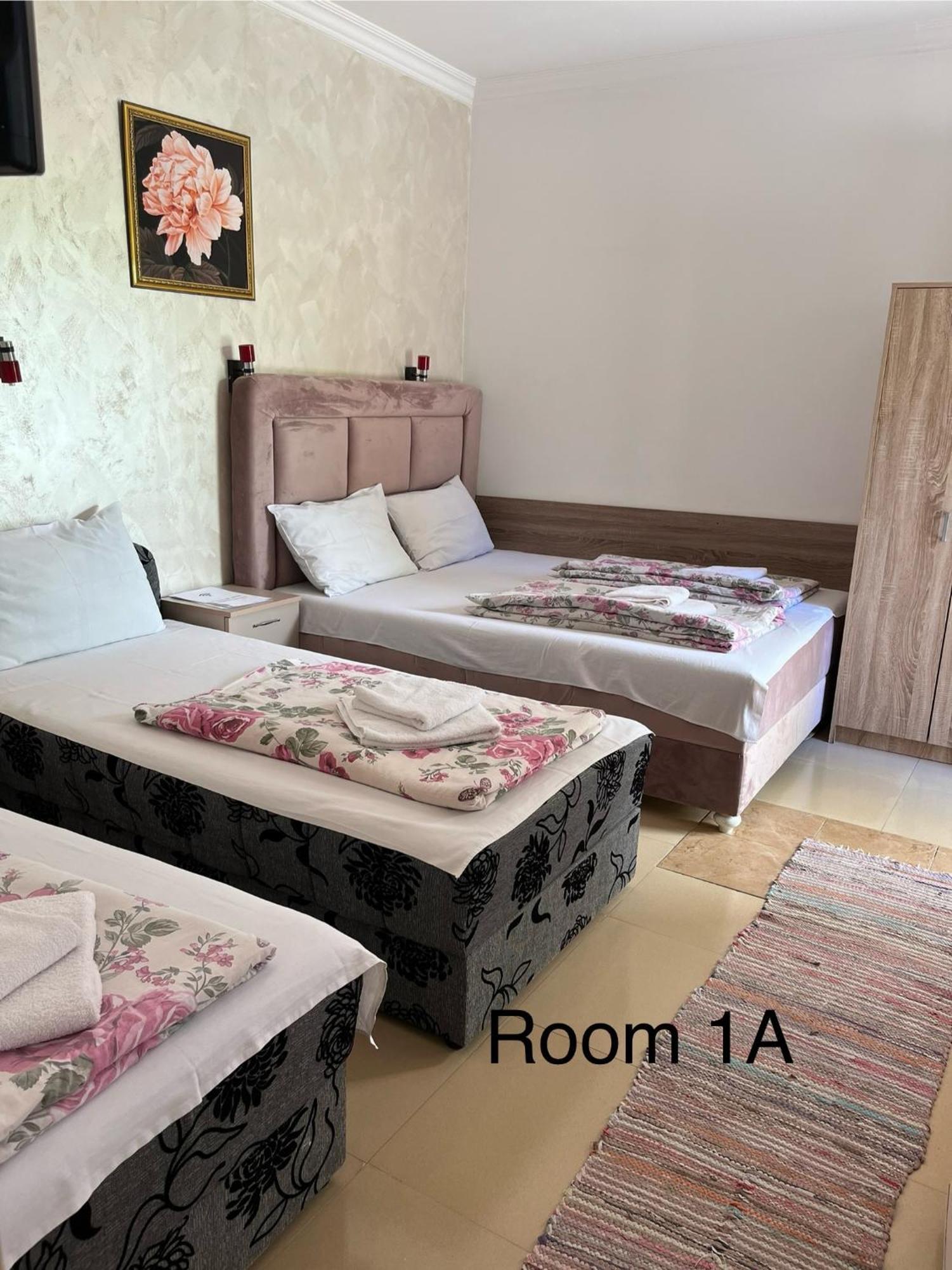 Sobe Sa Sopstvenim Kupatilom Private Rooms Bathroom In Center Novi Sad Exterior foto