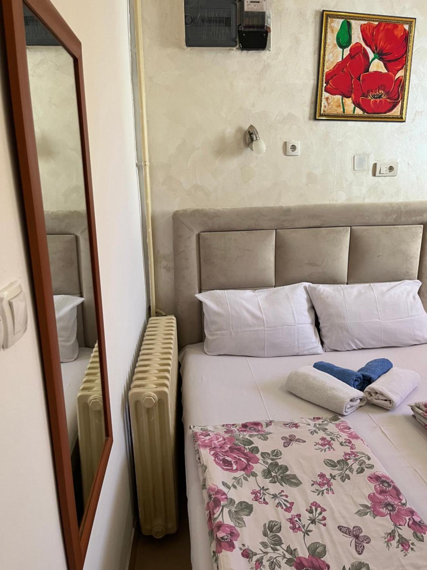 Sobe Sa Sopstvenim Kupatilom Private Rooms Bathroom In Center Novi Sad Exterior foto