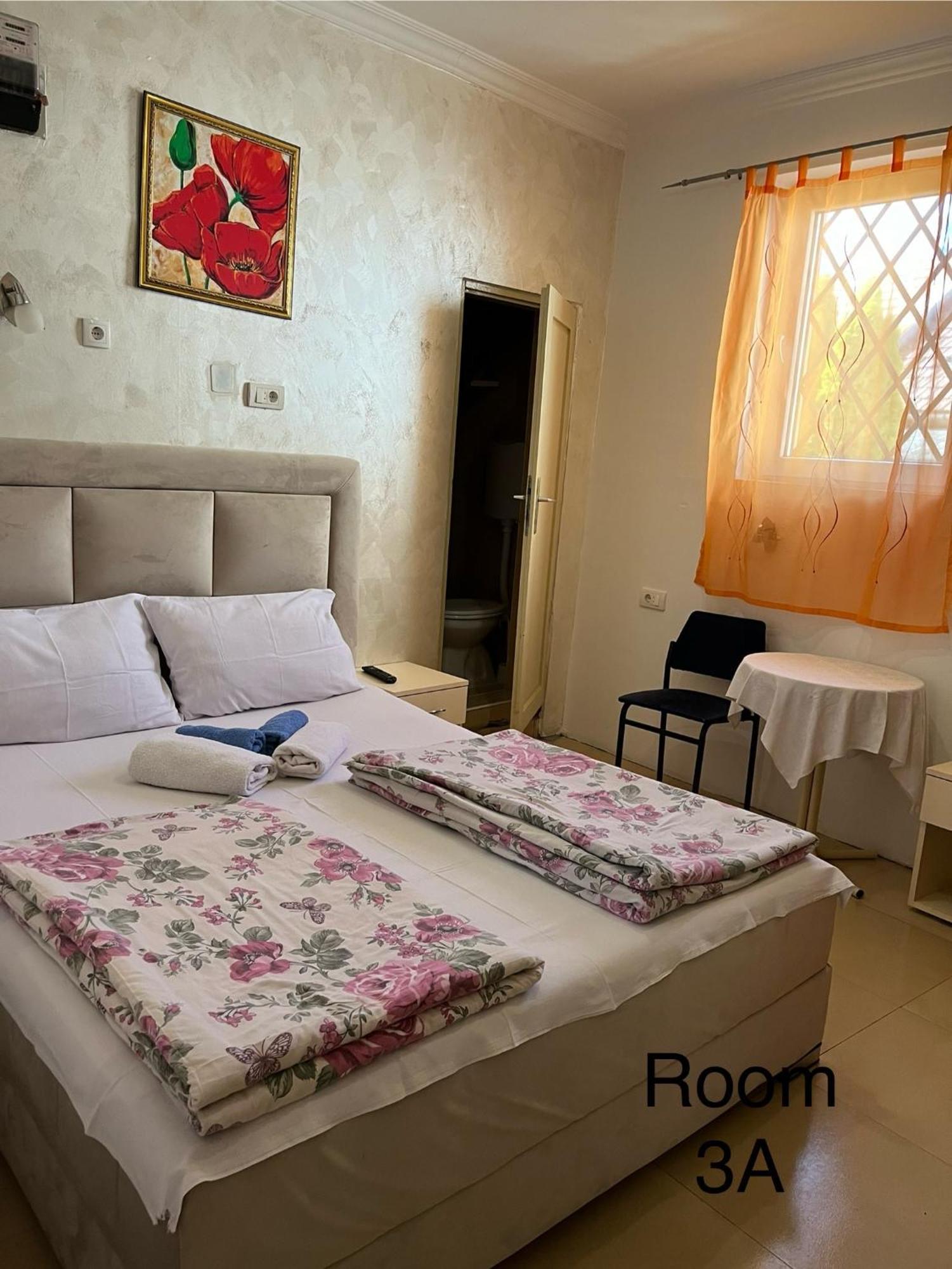 Sobe Sa Sopstvenim Kupatilom Private Rooms Bathroom In Center Novi Sad Exterior foto