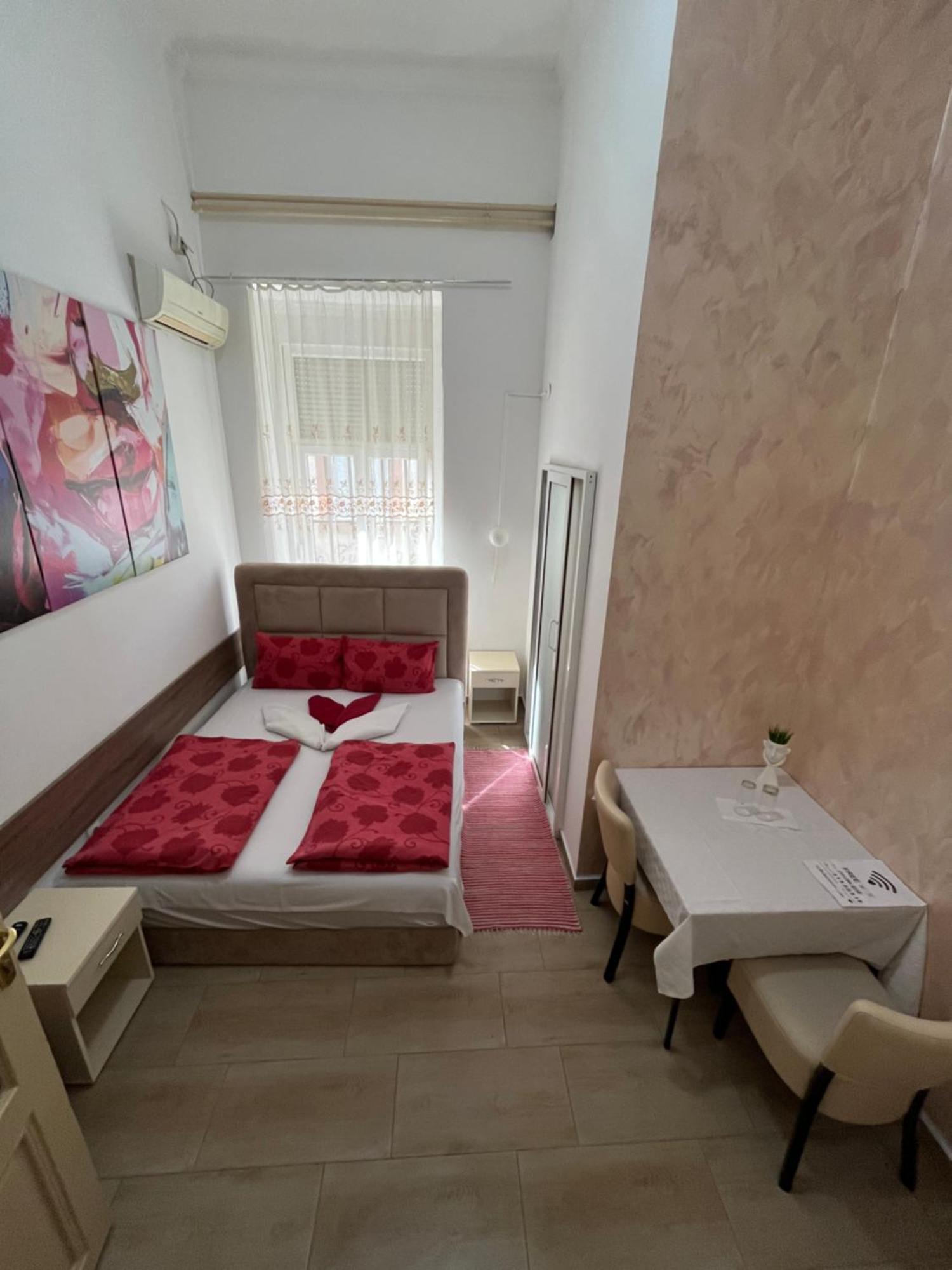 Sobe Sa Sopstvenim Kupatilom Private Rooms Bathroom In Center Novi Sad Exterior foto
