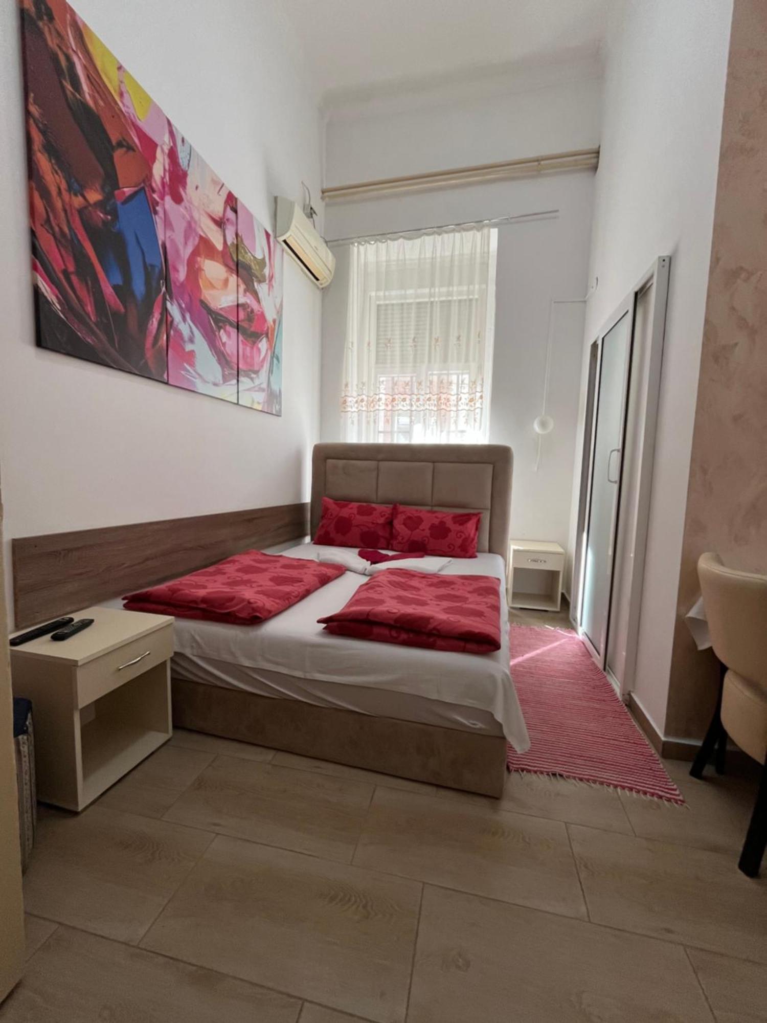 Sobe Sa Sopstvenim Kupatilom Private Rooms Bathroom In Center Novi Sad Exterior foto