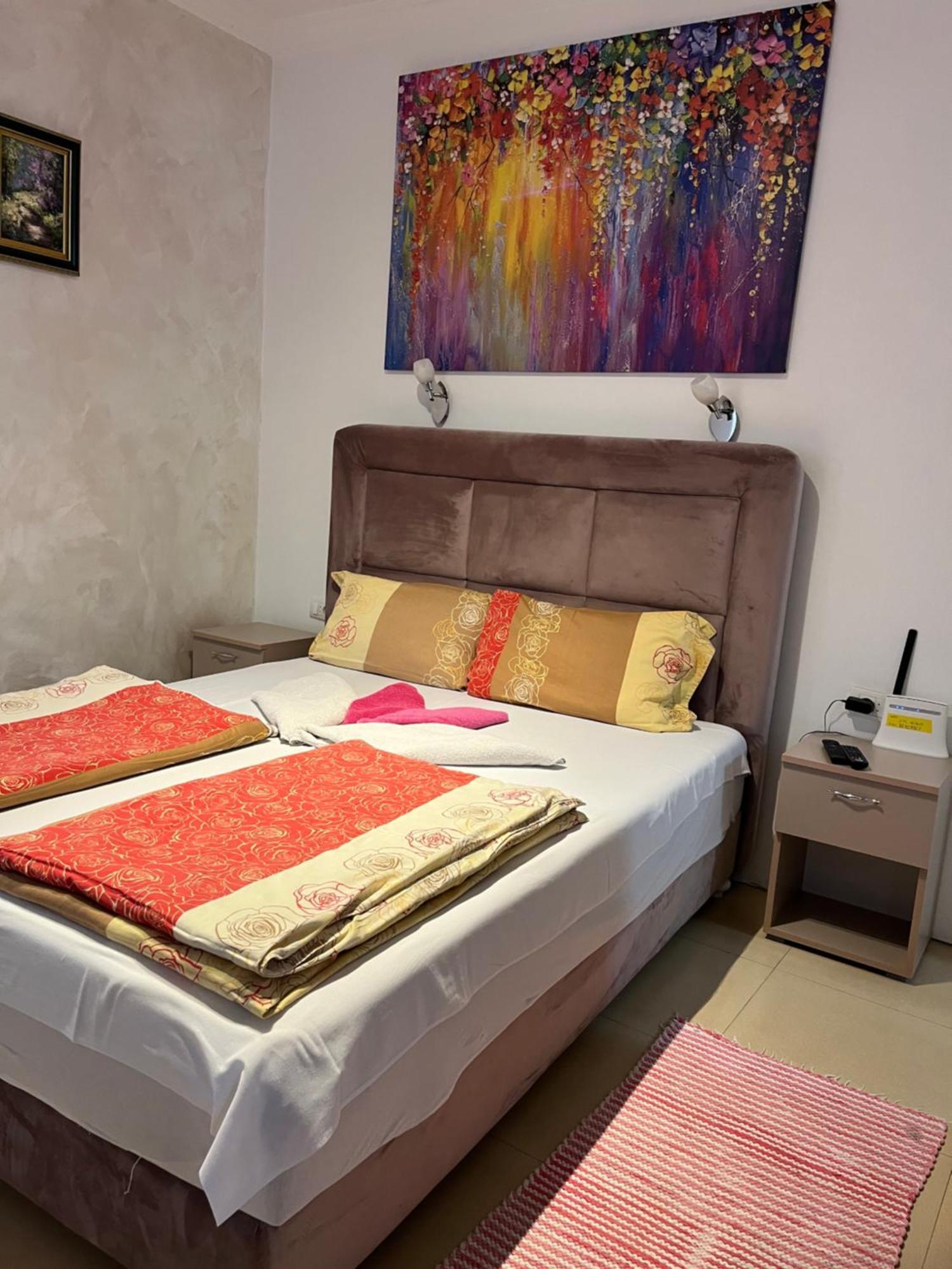 Sobe Sa Sopstvenim Kupatilom Private Rooms Bathroom In Center Novi Sad Exterior foto