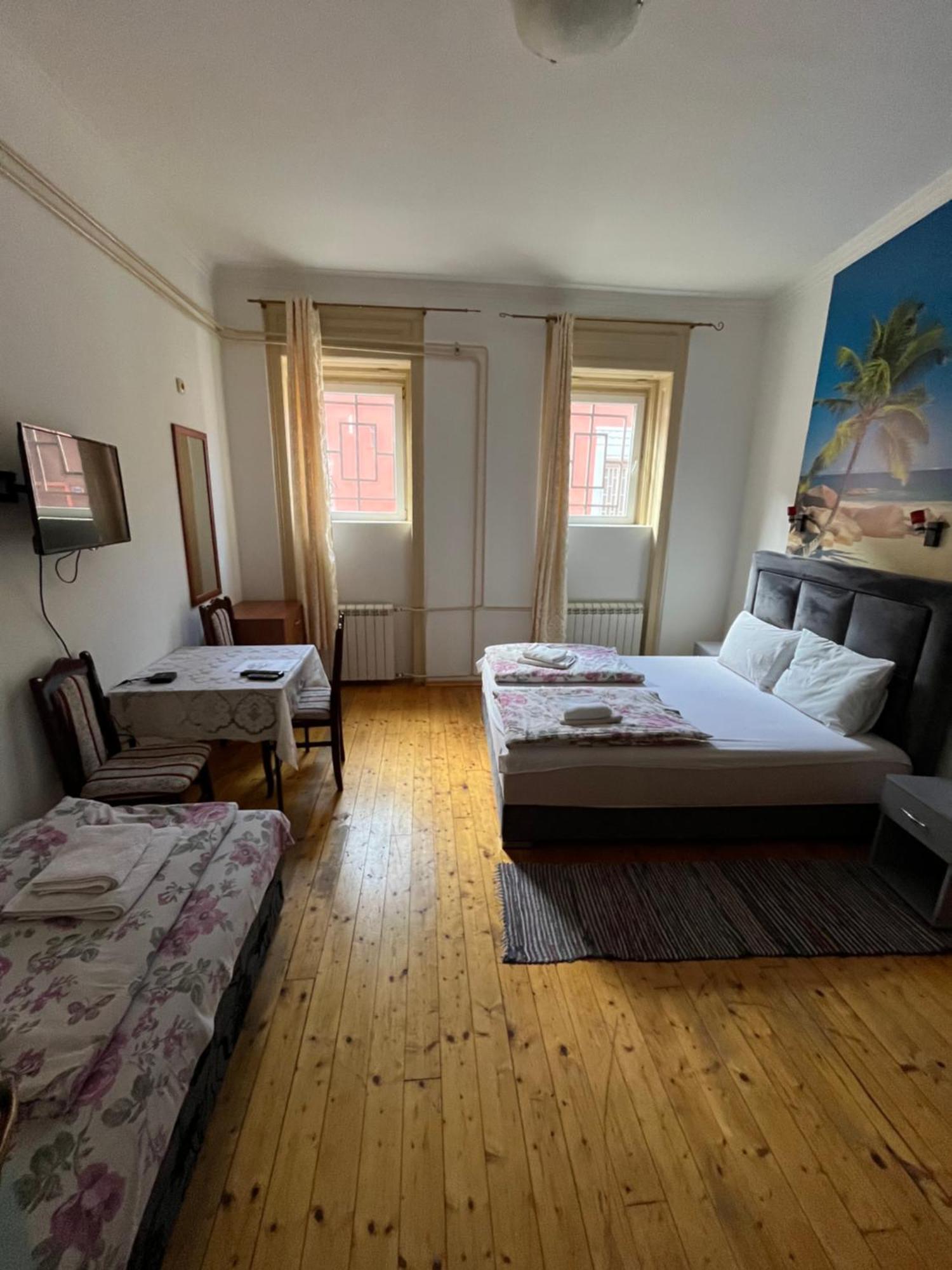 Sobe Sa Sopstvenim Kupatilom Private Rooms Bathroom In Center Novi Sad Exterior foto