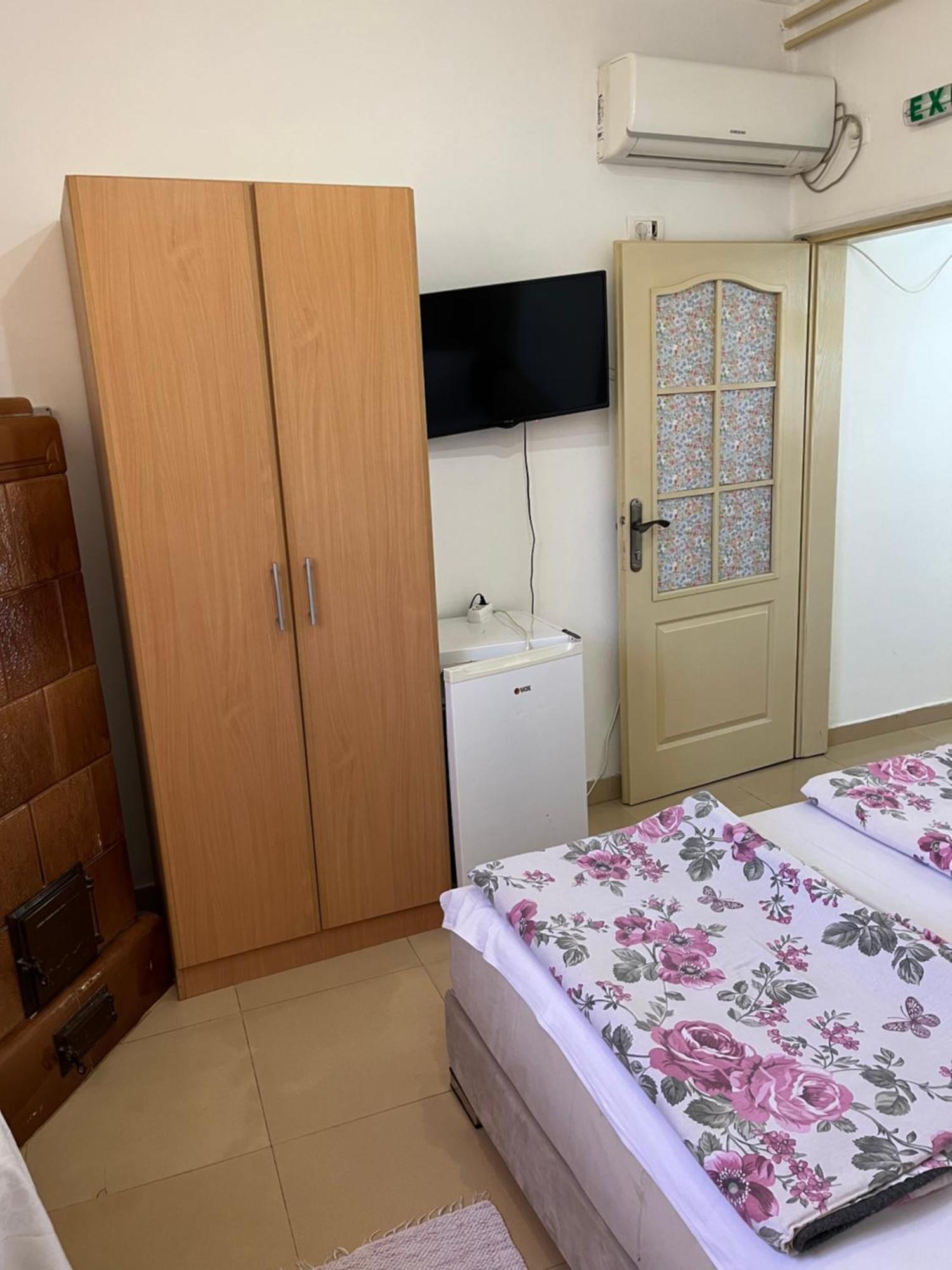 Sobe Sa Sopstvenim Kupatilom Private Rooms Bathroom In Center Novi Sad Exterior foto
